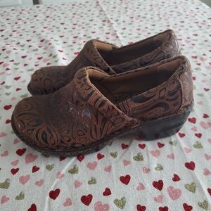 B.O.C Born Concept Womens Clogs 7M Tooled Leather Paisley Slip on Mules